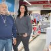 Das Ende einer Ära: Beim Gerolzhöfer Elektrohandel Müller & Achtziger in der Albert-Einstein-Straße beginnt am 1. April die Geschäftsauflösung. Ab September geht es dann nur noch im kleinen Rahmen weiter. Im Bild die beiden bisherigen Geschäftsführer Karl Heinz Müller und seine Tochter Jenny Müller.