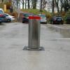 Solche versenkbaren Poller, wie sie die Zufahrt auf einen Privat-Parkplatz in der Neuen Gasse für Berechtigte regelt, sollen an fünf, möglicherweise sechs Standorten auch in der Innenstadt installiert werden.