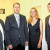 Neues Angebot: Adrian Schmuker (Leopoldina GmbH), Dr. Tobias und Dr. Isabell Reuther sowie OB Sebastian Remelé (von links) bei der Praxiseröffnung im Gesundheitspark.