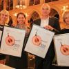 Die diesjährigen fränkischen AWC-Sieger: (v.l.) Conny Ludwig und Sandra Schlereth (Weingut Brennfleck, Sulzfeld), DIVINO-Vertriebsleiter Axel Stärk (DIVINO Nordheim Thüngersheim) und Sandra Sauer (Weingut Horst Sauer, Escherndorf).