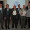 Erich Kunz (60 Jahre), sowie die Gründungsmitglieder Rudi Kunz und Hand Salomon wurden für 70-jährige Mitgliedschaft im FC Blau-Weiß Leinach wurden ausgezeichnet von FCL-Vorstandsvorsitzenden Michael Kurz, Sport-Vorstand Matthias Roth, Thoams Staab (Instandhaltung) und Finanzvorsitzenden Jochen Hartmann (v.r.n.l.).