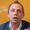 Hat schon lange eine eher schwierige Beziehung mit seinem Parteichef Hubert Aiwanger: Bayerns neuer Umweltminister Thorsten Glauber (Freie Wähler).
