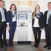 Ein neuer Ein- und Auszahlungsautomat wurde von der Volksbank Raiffeisenbank Rhön-Grabfeld  für den Filialstandort Bischofsheim angeschafft. Das Bild zeigt (von links) Privatkundenberater Detlef Voll, Regionalleiterin Carmen Büttner, Finanzberaterin Michaela Paal und Serviceberater Horst Heuring.