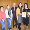 Sachgebietsleiterin Carmen Bachmann, Personalrätin Stefanie Rauch, Hauptamtsleiter Dieter Daus und 2. Bürgermeisterin Christine Kohnle-Weis (von links) mit Jubilarin Katrin Matthes.