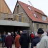 Der leerstehende Dreiseithof Pleichfelder Straße 18 in Kürnach wird saniert. Vom Baufortschritt machten sich die Bürger ein Bild. 