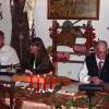 (mm)   Die Haßfurter Stubenmusik trat in der weihnachtlich geschmückten Tenne des Weingasthofs Schoppenstübla in Handthal auf. Das Programm der Formation umfasst traditionelle bayerische Stubenmusik, aber auch europäische Folklore. Der Abend wurde durch mehrstimmigen Gesang, Musik auf verschiedenen Instrumenten sowie Lesungen von Weihnachtsgeschichten abwechslungsreich gestaltet. Dazu gab es herzhafte Schmankerln, kreiert von den Wirtsleuten Dunja und Reiner Barth, Selbstgebackenes und Bratäpfel. Mit dem Publikum wurden am Ende Weihnachtslieder gesungen.