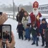 Vielgefragt: die Nikolausfahrt mit der Mainschleifenbahn und Fotos an den Haltepunken.