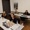 Als Titelträgerinnen kehrten die Schachmädels der SpVgg Stetten von der deutschen Jugendvereinsmeisterschaft der Altersklasse U 20, weiblich, aus Düsseldorf zurück. Nach einem viertägigen Wettbewerb hatten sie in sieben Runden zwölf Punkte gesammelt, jeweils zwei mehr als die zweit- und drittplatzierten Teams aus Norderstedt und Leipzig.  Im Bild das erfolgreiche Stettener Team: (vorne von links) Melina Siegl, Jana Schneider, (hinten von links) Lea Bosse und Katharina Mehling.