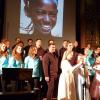 Die Sänger und die Band des Evangelischen Freundeskreises Hof (EFH) schlugen in St. Michael in Lohr die Zuhörer in ihren Bann.