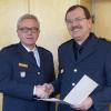 Klaus Böhm (rechts) ist zum Leitenden Polizeidirektor ernannt worden. Polizeipräsident Gerhard Kallert dankte ihm für gute Zusammenarbeit.