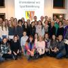 Hochgelobt von Landrat Florian Töpper und Bürgermeister Willi Warmuth (hinten von links) nahmen die erfolgreichen Sportler der Gemeinde Dittelbrunn und ihre Betreuer die Ehrung der Kommune entgegen.