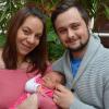 (new)   Amilia hat alles richtig gemacht: Mama Jennifer Kuhles (30) aus Rödles ist glücklich, dass nach der dreijährigen Mia wieder ein Mädchen gekommen ist. Und Papa Maximilian Dicke (22) aus Meiningen freut sich, dass sein Kind genau wie er im Sternzeichen Wassermann zur Welt kam, genauer gesagt am Sonntag, 28. Januar, um 21.05 Uhr. Die Kleine wog bei der Geburt in der Rhön-Kreisklinik in Bad Neustadt 3.220 Gramm und war 49 Zentimeter groß. Jeweils zwei Enkelkinder haben jetzt Heike Paul aus Kaltensundheim, Uwe Fritsch aus Gerthausen und Steffi Dicke aus Meiningen. Für Walter Liebel aus Marburg ist Amilia die erste Enkelin.