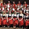 Dem Namen nach gibt es die „Augsfelder Musikanten” erst seit 2013. Seitdem strahlen die Westen der Herren und die Schürzen der Damen in leuchtendem Rot.