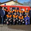 Unser Bild zeigt die erfolgreichen Feuerwehrkameraden mit Schiedsrichtern und Bürgermeister vor dem Einsatzfahrzeug aus Wiebelsberg, das für die Prüfung bereitstand: (hinten von links) Kreisbrandinspektor Alexander Bönig, Bürgermeister Manfred Schötz, Ausbilder und 2. Kommandant der FFW Schönaich Andreas Uri, Raimund Nöth, Mathias Ott, Sebastian Kaiser, Alfons Hespelein (2. Kommandant Wiebelsberg), Kreisbrandmeister Oliver Lutz und Hugo Paul, 1. Kommandant der FFW Breitbach; (vorne von links) Christian Nöth, Alexander Greß, Ausbilder und 1.Kommandant der FFW Schönaich Andreas Heckel und Krishna Kreiss.