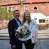 Luisa Zips wurde am 8. Juni zur siebten Ochsenfurter Zuckerfee gewählt. Von Bürgermeister Peter Juks gab es einen Blumenstrauß.
