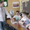 Blick über den Tellerrand: Ernst Böhm servierte an der Stadtlauringer Schule Know-How zum guten Benehmen im Restaurant.