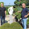Zu Kunst im eigenen Garten laden Helmut Nennmann (links) und Klaus Schneider am Wochenende ein. Auf ihren Anwesen in Feuerbach und Wiesentheid zeigen sie Skulpturen und Gemälde.