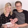 (hb)   Die kleine Charlotte wurde am Ostermontag, 2. April, mit einem Gewicht von 3770 Gramm und einer Größe von 52 Zentimetern im Herz-Jesu-Krankenhaus Fulda geboren. Für Corinna Wehner (28) und Philipp Enders (30) ist Charlotte das erste Kind. Neun Tage später als erwartet kam die Tochter zur Welt. Die Familie wohnt zur Zeit noch in Fulda, ab Juni wird sie in Frankenheim zu Hause sein. Für Gaby und Reiner Wehner (Brendlorenzen) sowie für Martina und Gottfried Enders (Frankenheim) ist Charlotte jeweils das erste Enkelkind.
