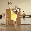 Mit dem Lied „Mei Vater is a Appenzeller“ gewann Lorraine Bühl beim „Dance World Cup 2016“ auf der englischen Insel Jersey in der Kategorie „Gesang und Dance“ den Titel. Während ihre Vereinskolleginnen und -kollegen im Hintergrund trainieren, zeigt die 24-Jährige noch einmal einige Ausschnitte des Erfolgsprogramms. Mit dem Lied „Mei Vater is a Appenzeller“ gewann Lorraine Bühl beim „Dance World Cup 2016“ auf der englischen Insel Jersey in der Kategorie „Gesang und Dance“ den Titel. Während ihre Vereinskolleginnen und -kollegen im Hintergrund trainieren, zeigt die 24-Jährige noch einmal einige Ausschnitte des Erfolgsprogramms.