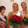 Die neue Rosenkönigin Franziska Koch (Mitte) mit ihren Rosenprinzessinnen Mareike Metz (links) und Laura Beyfuß.