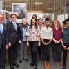 Die Fotoausstellung "Starting over" bringt Erfolgsgeschichten schutzsuchender Menschen dem Betrachter nahe. Das Bild zeigt (von links) Regionaldirektor Helmut Schießl, Klaus Gimperlein, Gisela Keller, Ebony Lautner, Sonja Schneider-Rasp, Lidiya Leja, Kathron Okafor, Jennifer Naikoi und Jürgen Nagler.