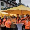 Der Auftakt zu "Würzburg bewegt sich" fand am Freitagmittag im strömenden Regen am Oberen Markt statt. Der Auftakt zu "Würzburg bewegt sich" fand am Freitagmittag im strömenden Regen am Oberen Markt statt.
