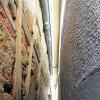 In Gefahr: Eine 31 Zentimeter breite Gasse zwischen zwei Häusern in Reutlingen wird als kleinste Straße der Welt tituliert. Seit die nur 31 Zentimeter breite Spreuerhofstraße in Reutlingen als weltweit engstes Sträßchen im Guinness-Buch der Rekorde steht, ist das Gässchen zu einem Tourismus-Magneten geworden.