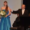 Den lange anhaltenden Beifall für ein grandioses Mozart-Konzert nehmen Pianistin Anne Riegler und Dirigent Ernst Oestreicher gerne entgegen.