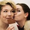Das Duo "Lieblingsfarbe Schokolade": Hannah Silberbach (links) und Maura Porrmann. Foto: Vince Adam