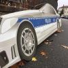 Ob das die Raser am Äußeren Ring ausbremst? An der Ecke zur Jahnstraße steht eine Polizeiauto-Attrappe aus Sperrholz.