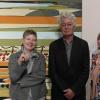Udo Kaller vor seinem Gemälde mit Andrea Brandl (links) und Margit Hofmann.