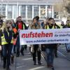 Die erste öffentliche Aktion der unterfränkischen Gruppe der "Aufstehen"-Sammlungsbewegung von Sahra Wagenknecht führte vom Hauptbahnhof zur Eichhornstraße.