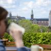 In Bamberg gehört ein kühles Seidla einfach dazu - hier vor der Kulisse des Doms und Klosters St. Michael. In Bamberg gehört ein kühles Seidla einfach dazu - hier vor der Kulisse des Doms und Klosters St. Michael.