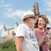 Der Brückenschoppen auf der Alten Mainbrücke in Würzburg ist nicht nur bei Urlaubern beliebt. Der Brückenschoppen auf der Alten Mainbrücke in Würzburg ist nicht nur bei Urlaubern beliebt.