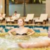 In der Therme können Besucher bei Anwendungen, in der Sauna oder im Whirlpool richtig ausspannen In der Therme können Besucher bei Anwendungen, in der Sauna oder im Whirlpool richtig ausspannen