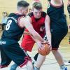 Gegen den TV Gerolzhofen II feierten die Basketballer des TSV Brendlorenzen in der Bezirksklasse Ost trotz des Fehlens einiger Stammspieler einen nie gefährdeten Sieg. Beim 96:53-Erfolg glänzte Marius Koch (Mitte), der mit 36 Punkten zum überragenden Korbjäger wurde. Bereits im ersten Viertel wurde mit 30:19 der Grundstein zum Sieg gelegt. Der Vorsprung wurde bis zur Halbzeit auf 50:19 ausgebaut. Dabei spielten die zwei Guards Marius Koch und Eduard Reberg sowie Neuzugang Anel Tabic ihre Schnelligkeit aus und zogen regelmäßig an ihren Abwehrspielern vorbei. In der zweiten Halbzeit wurde der Vorsprung kontinuierlich ausgebaut, wobei die Abwehrarbeit im letzten Viertel vernachlässigt wurde. Punkte für Brendlorenzen: Marius Koch 36, Eduard Reberg 19, Anel Tabic 13, Dragan Korlat 9, Karol Grabowski 8, Jakob Hein 7, Jonas Bassing 4. (rus)