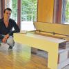 (rw)  Die Schreinerinnung Würzburg lobt jährlich einen Preis „Die gute Form“ aus. In der Jury sitzen Stephan Haas vom Architekturbüro Roth und Haas in Eibelstadt, der Designer Florian Labisch aus Würzburg und der Schreinermeister Dieter Engert aus Volkach. Bei der Freisprechungsfeier im Walderlebniszentrum Gramschatzer Wald wurden die Preisträger vorgestellt: York Reich (Schreinerei Konhäuser, Estenfeld), Nikolai Volk (Schreinerei Hein, Waldbüttelbrunn) und Marcel Lehrmann (Würzburger Werkstätten). Reich hat einen frei stehenden schlichten Couchtisch geschaffen (Bild). Der junge Schreiner lebt in einer WG und da muss man um jeden Platz geizen. Deshalb kam ihm der Gedanke, einen Couchtisch mit allerlei Funktionen auszustatten. Volk hat einen in sich drehbaren Schrank gefertigt und Lehrmann gestaltete einen Bar-Schrank.