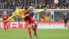 Die Partie zwischen den Würzburger Kickers (vorne Janik Bachmann) und Eintracht Braunschweig (hinten Benjamin Kessel) war ein intensiv geführtes Kampfspiel.