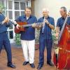 Aufgespielt: Die Gruppe „Klezamore“ lädt zum Schwanbergfest am 24. Juni alle Besucher in den Schlosspark ein. Die vier Musiker aus Würzburg spielen Klezmermusik, singen „Lidele in jiddisch“ und fordern zum „Tänzele“ auf, angeleitet von Priorin Sr. Friederike Popp. Geboten ist an diesem Tag aber noch viel mehr.
