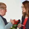 Die Vorsitzende der Rheumaliga Bad Königshofen, Christine Baumann im Gespräch mit Claudia Zeiler, der Geschäftsführerin im Landesverband Bayern.