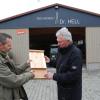 Fledermausexperte Christian Söder (links) zeigt Anton Hell die Muster-Fledermauskästen, gefertigt in den Mainfränkischen Werkstätten in Kitzingen als Muster. Fledermausexperte Christian Söder (links) zeigt Anton Hell die Muster-Fledermauskästen, gefertigt in den Mainfränkischen Werkstätten in Kitzingen als Muster.
