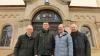Zum Abschluss der Gebetstage stellte sich Pater Andreas Murk vom Kloster Schwarzenberg (Zweiter von links) mit Mitwirkenden  vor der Klosterkirche in Bad Königshofen zu einem Erinnerungsbild. Von links: Organisator Hans Hofmann,  Pfarrer Karl Feser von der Pfarrei Mariä Himmelfahrt und Bernhard Weigand von der Kirchenverwaltung der Klosterkirche.