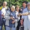 Na denn Prost: Planer, Wirte und Bürgermeister Jürgen Heusinger stoßen mit „Grabfeld-Gebräu“ auf den Wanderweg an.