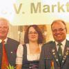 Auszeichnung für verdiente Mitglieder: Beim Festkommers anlässlich der 300-Jahrfeier der Schützengesellschaft Marktsteft wurden Mitglieder geehrt (von links): zweiter Schützenmeister Peter Schwab, Eckhard Himmel (Silberne Vereinsnadel), Bianca Krämer (Silber), Hermann Heil (Silber) und Gerald Unger (Goldene Vereinsnadel).
