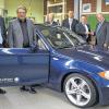 50 000 Euro für die berufliche Bildung: So viel kostet der nagelneue BMW 135i, der dem Schweinfurter Bildungszentrum der Handwerkskammer zur Verfügung gestellt wurde. Im Bild (von links) Thomas Planer (Leiter Bildungszentrum), Helmut Wächter, Andreas Podlawski (beide BMW Wächter), Roland Lenhart (Ausbilder), Christoph Pietrek (BMW Vertrieb Deutschland) und der Präsident der Handwerkskammer Unterfranken, Hugo Neugebauer.