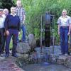 Männer der ersten Stunde: Beim Sommerfest des Fremdenverkehrsvereins Schmalwasser am Naherholungsgebiet „Rädle“ bedankte sich der Vorsitzende Roman Fuchs (rechts) bei den Gründungsmitgliedern, die vor 40 Jahren den Verein ins Leben gerufen haben.