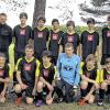 (rsb)Die U 15-Fußball-Junioren des TSV Stockheim sind in der Spielgruppe 3 eine Klasse für sich. Nach 16 von 18 Spieltagen liegt die Mannschaft einsam und allein auf Platz eins – mit makelloser Bilanz und 94:19 Toren. Ziel ist es, auch in den restlichen zwei Partien als Sieger vom Platz zu gehen. Die Meistermannschaft (stehend von links): Marco Hess, Nico Reußenzehn (Trainerduo), Lukas Hess, Maximilian Heuring, Oliver Link, Jens Rütters, Michael Seibt, Pascal Gonnert und Hans-Jürgen Kraus (Torwarttrainer) sowie (kniend von links) Marcel Kürschner, Oatis Seifert, Marco Gräf, Keeper Andreas Kraus, Julian Dietz, Oliver Guck und Kristen Hess. Es fehlt Joshua Günther.