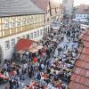 Ideale Kulisse für ein Straßenweinfest: die Prichsenstädter Altstadt, wo Jahr für Jahr eines der größten Weinfeste im Kitzinger Land über die Bühne geht (unser Archivbild aus dem Jahre 2007).