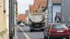 Nadelöhr: Dieser Teil der Röthleiner Hauptstraße ist denkbar eng. Wenn keine Kamera in der Nähe ist, dann weichen die Autofahrer gerne auf den Gehsteig aus und gefährden so auch Fußgänger. Ob eine Einbahnstraße hier Abhilfe schafft?