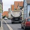 Nadelöhr: Dieser Teil der Röthleiner Hauptstraße ist denkbar eng. Wenn keine Kamera in der Nähe ist, dann weichen die Autofahrer gerne auf den Gehsteig aus und gefährden so auch Fußgänger. Ob eine Einbahnstraße hier Abhilfe schafft?